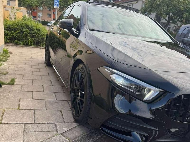 Zwart Gebruikt 2019 Mercedes A220 Premium Plus Sedan | € 27.000 (Eerlijke prijs) - Afbeelding 1/4