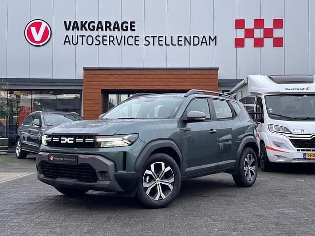 Groen (metallic) Occasion 2025 Dacia Duster Journey SUV | € 26.995 (Super prijs) - Afbeelding 1/4