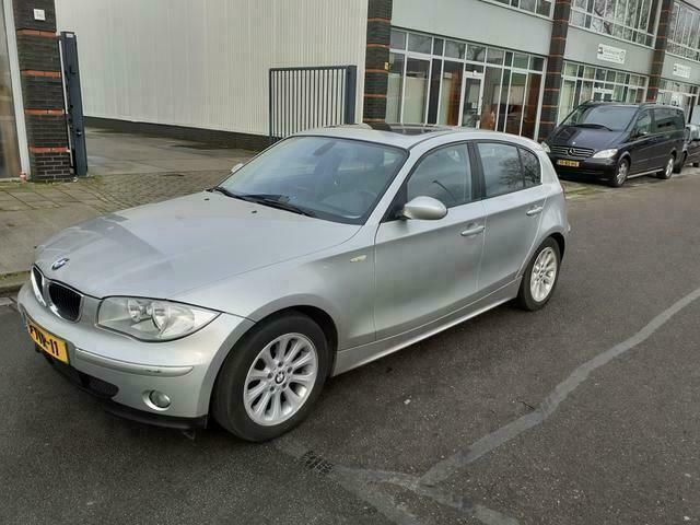 Grijs Gebruikt 2004 BMW 116 Executive Hatchback | € 4.249 - Afbeelding 1/4