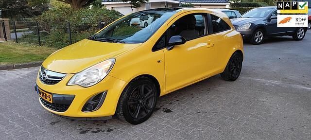 Geel Gebruikt 2012 Opel Corsa Edition Hatchback | € 2.799 (Eerlijke prijs) - Afbeelding 1/4