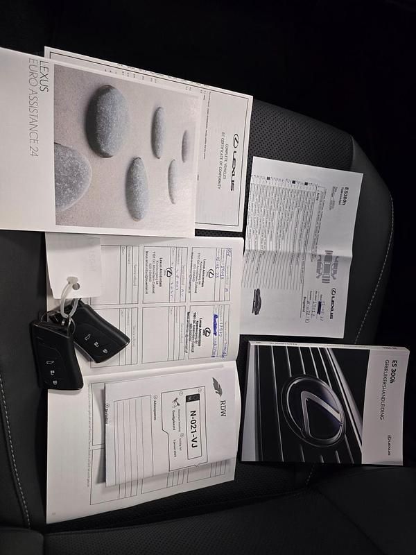 Occasion Lexus ES300H Business Edition 178 PK (130 kW) 2022 Zwart Sedan