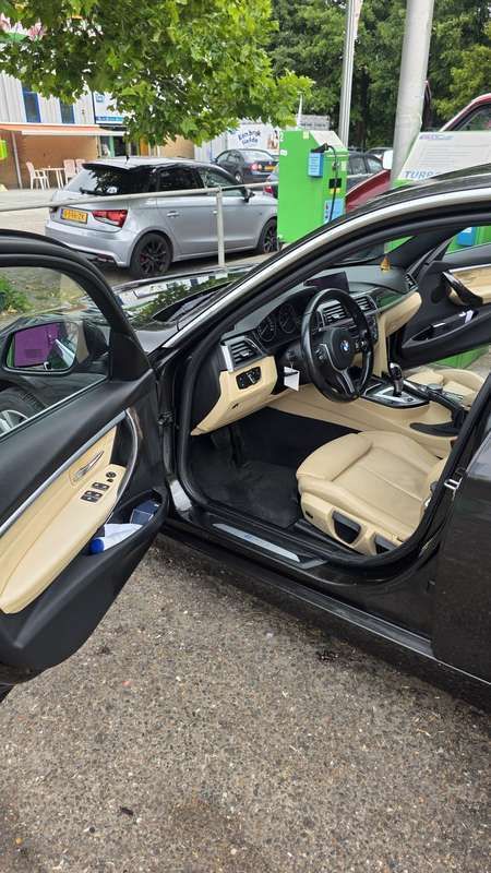 Bruin Gebruikt 2016 BMW 330 Executive Sedan | € 18.250 (Eerlijke prijs) - Afbeelding 1/4