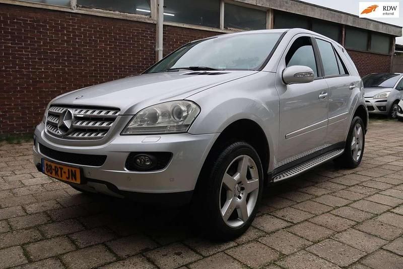 Grijs Gebruikt 2005 Mercedes ML350 SUV | € 7.500 (Eerlijke prijs) - Afbeelding 1/4