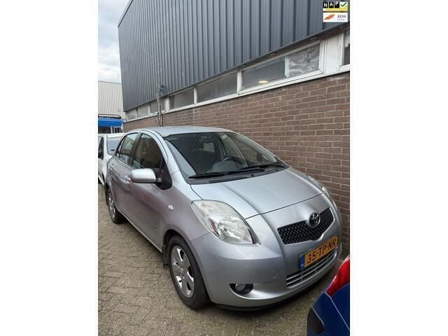 Grijs Gebruikt 2006 Toyota Yaris Luna Hatchback | € 4.450 (Eerlijke prijs) - Afbeelding 1/4