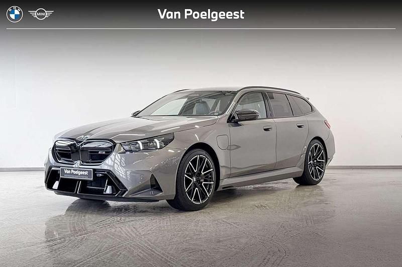 Bmw individual stratus grey Nieuw 2025 BMW M5 Comfort Edition Stationwagen | € 172.958 (Eerlijke prijs) - Afbeelding 1/4
