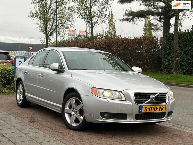 Grijs Gebruikt 2007 Volvo S80 Momentum Sedan | € 9.850 (Eerlijke prijs) - Afbeelding 1/4
