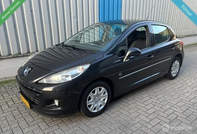 Zwart Gebruikt 2012 Peugeot 207 Urban Move Hatchback | € 3.249 (Eerlijke prijs) - Afbeelding 1/4
