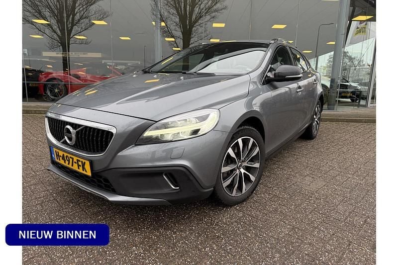 Grijs Occasion 2020 Volvo V40 Business Edition Hatchback | € 17.845 (Super prijs) - Afbeelding 1/4