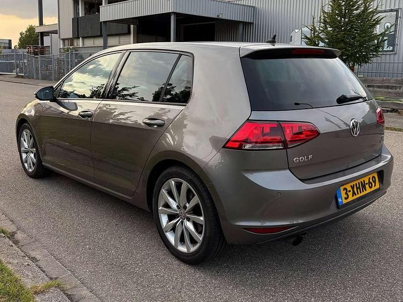 Grijs Gebruikt 2014 VW Golf Highline Coupé | € 11.000 - Afbeelding 1/4