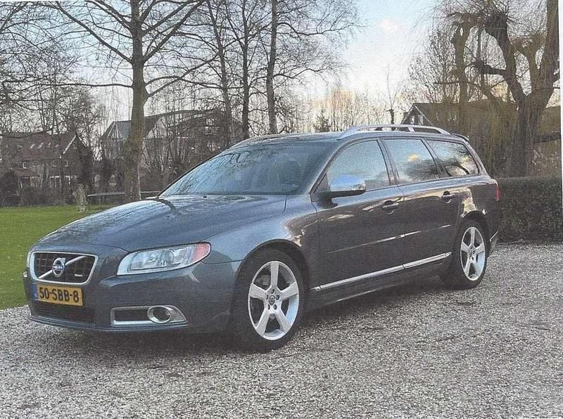 Grijs Occasion 2011 Volvo V70 R-Design Stationwagen | € 11.000 - Afbeelding 1/4