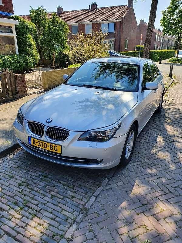 Grijs Gebruikt 2008 BMW 523 Sedan | € 7.250 (Super prijs) - Afbeelding 1/4