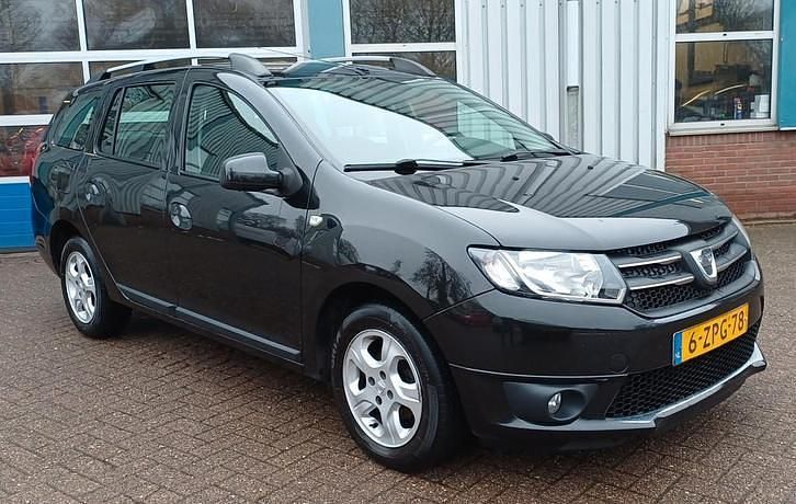 Zwart (metallic) Occasion 2015 Dacia Logan MCV Prestige MPV | € 6.450 (Eerlijke prijs) - Afbeelding 1/4