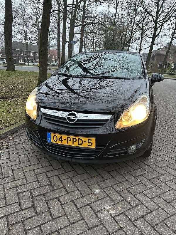 Zwart Occasion 2011 Opel Corsa Edition Hatchback | € 3.195 (Eerlijke prijs) - Afbeelding 1/4