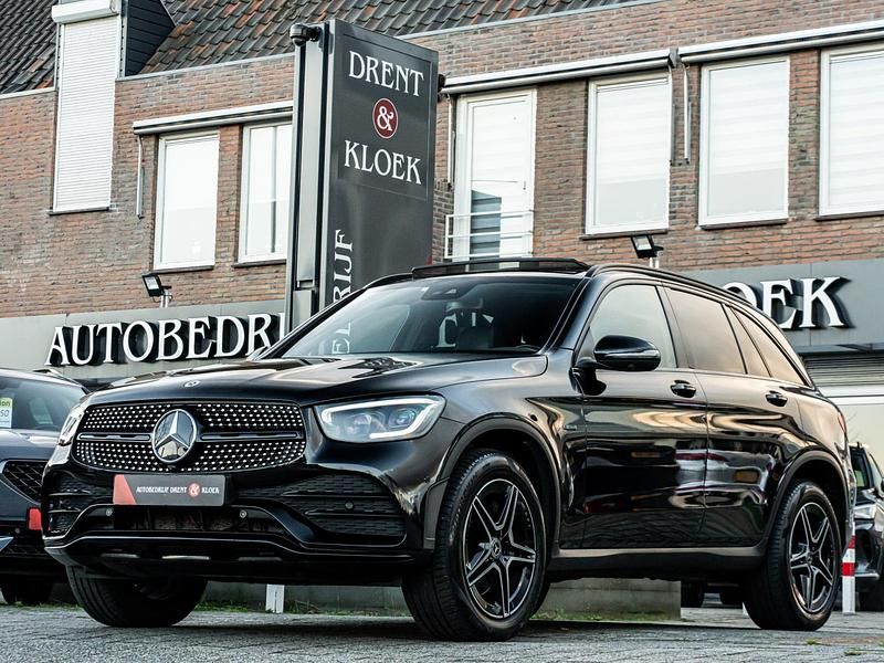 Zwart Occasion 2021 Mercedes GLC300 Business SUV | € 39.950 (Eerlijke prijs) - Afbeelding 1/4