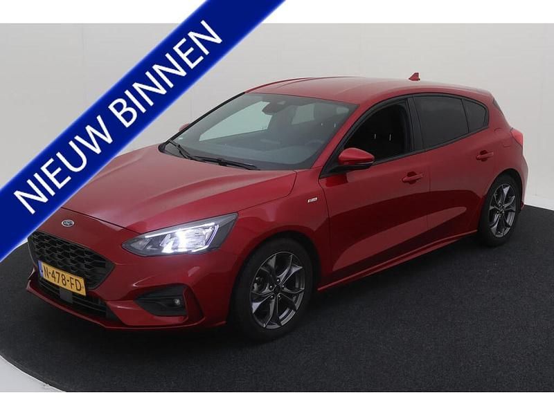 Rood Gebruikt 2021 Ford Focus Business Edition Hatchback | € 18.900 (Eerlijke prijs) - Afbeelding 1/4
