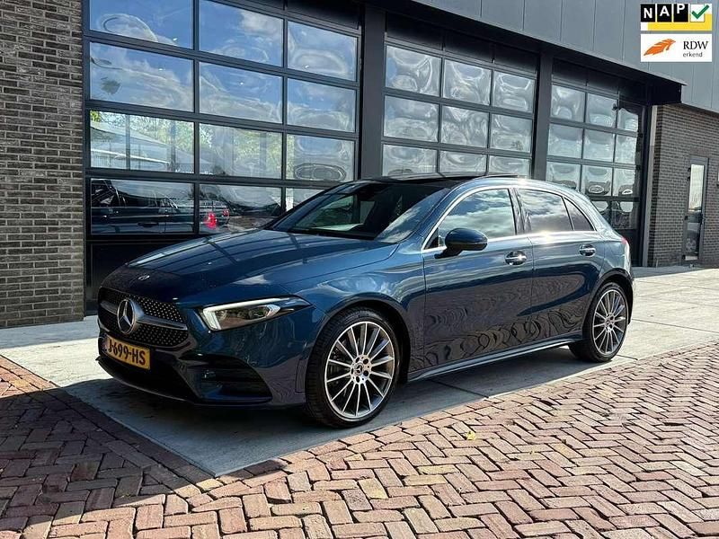 Blauw Gebruikt 2020 Mercedes A250 Business Hatchback | € 19.975 (Eerlijke prijs) - Afbeelding 1/4