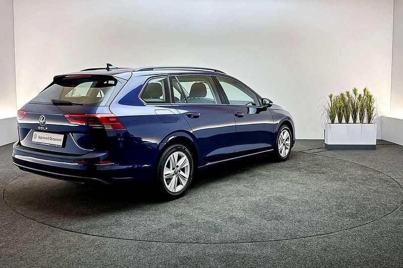 Occasion VW Golf VIII Life 110 PK (80 kW) 2022 Atlantic blue Stationwagen