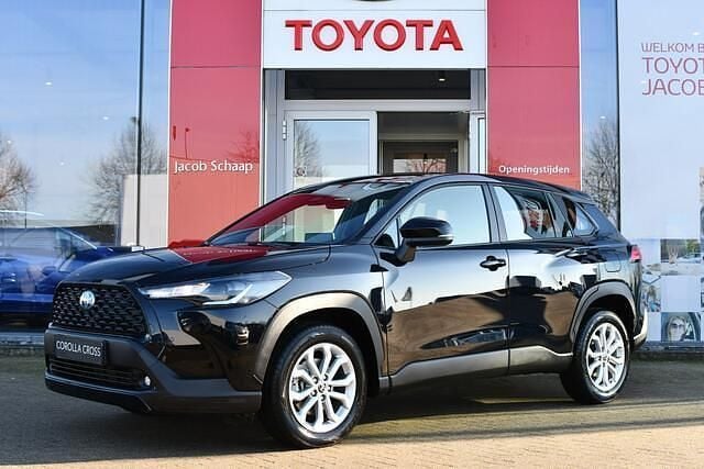 Zwart Gebruikt 2024 Toyota Corolla Cross Active SUV | € 33.995 (Goede deal) - Afbeelding 1/4