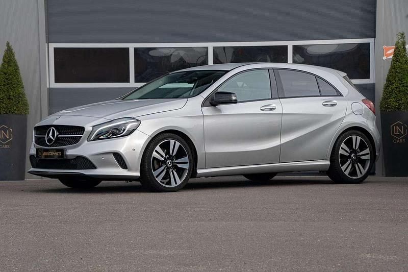 Grijs Gebruikt 2018 Mercedes A160 Prestige Hatchback | € 15.450 (Goede deal) - Afbeelding 1/4