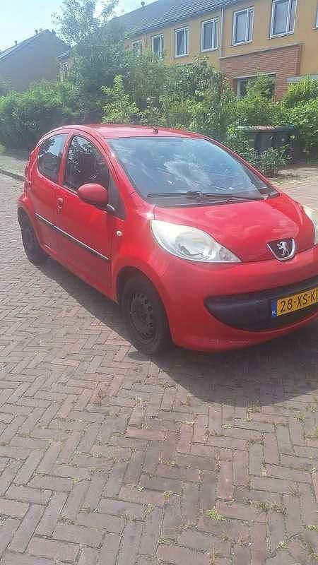 Rood Gebruikt 2007 Peugeot 107 Hatchback | € 600 (Super prijs) - Afbeelding 1/4