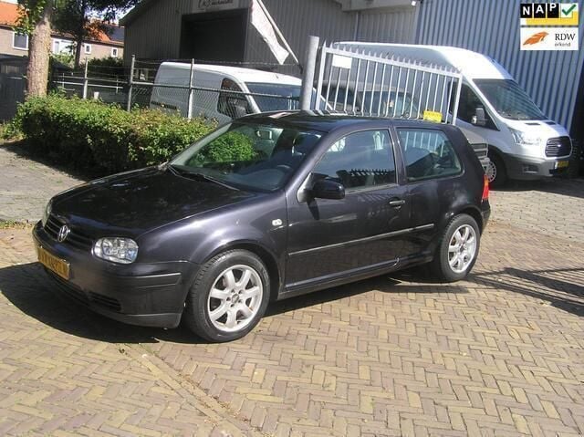 Zwart Gebruikt 2001 VW Golf IV Trendline Hatchback | € 950 (Super prijs) - Afbeelding 1/4