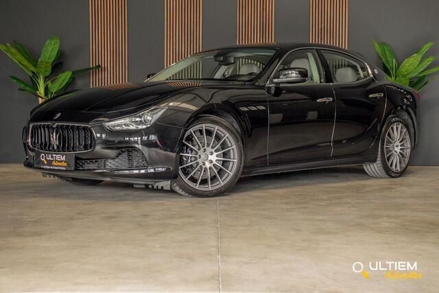 Zwart, metallic lak Gebruikt 2015 Maserati Ghibli Coupé | € 34.990 (Iets duurder) - Afbeelding 1/4