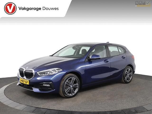 Blauw Gebruikt 2020 BMW 116 Executive Hatchback | € 16.950 (Eerlijke prijs) - Afbeelding 1/4