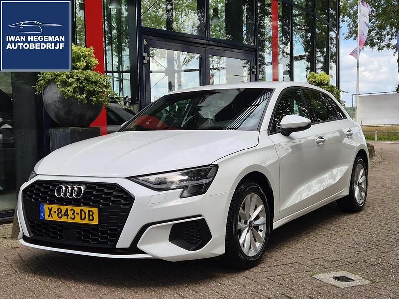 Wit Gebruikt 2022 Audi A3 Sportback Proline Hatchback | € 26.490 (Iets duurder) - Afbeelding 1/3