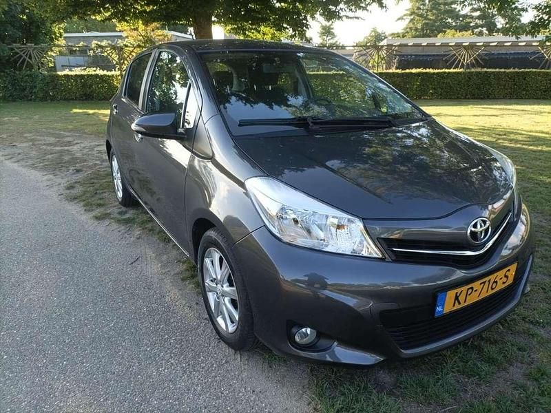 Grijs Gebruikt 2014 Toyota Yaris Comfort MPV | € 6.275 - Afbeelding 1/4