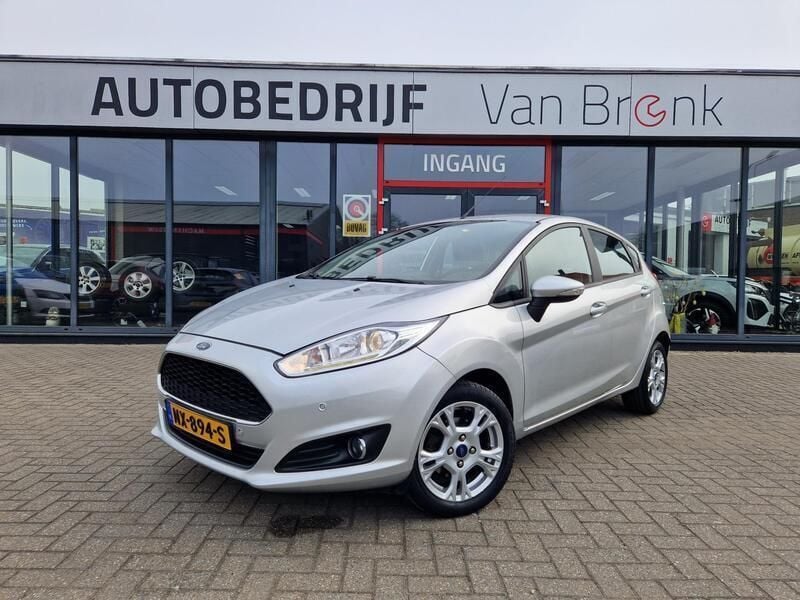 Grijs, metallic lak Gebruikt 2017 Ford Fiesta Style Hatchback | € 7.945 (Eerlijke prijs) - Afbeelding 1/4