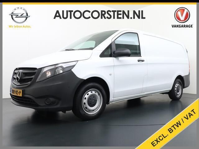 Wit Gebruikt 2022 Mercedes Vito MPV | € 17.795 - Afbeelding 1/4