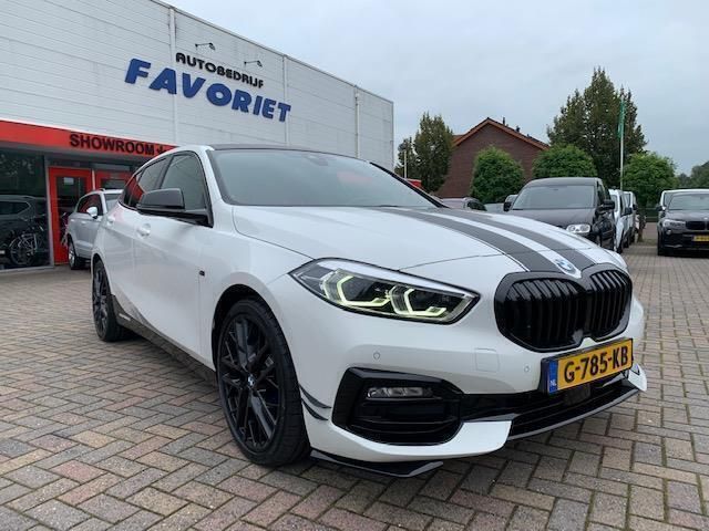 Wit Gebruikt 2019 BMW 118 M Sport Hatchback | € 22.900 (Iets duurder) - Afbeelding 1/4