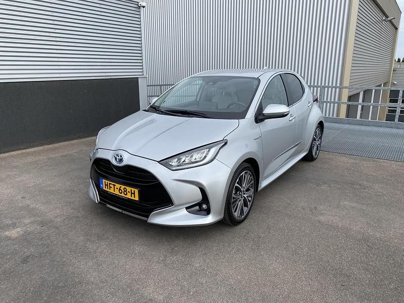 Occasion Toyota Yaris Hybrid Edition 116 PK (85 kW) 2020 Zilver Hatchback