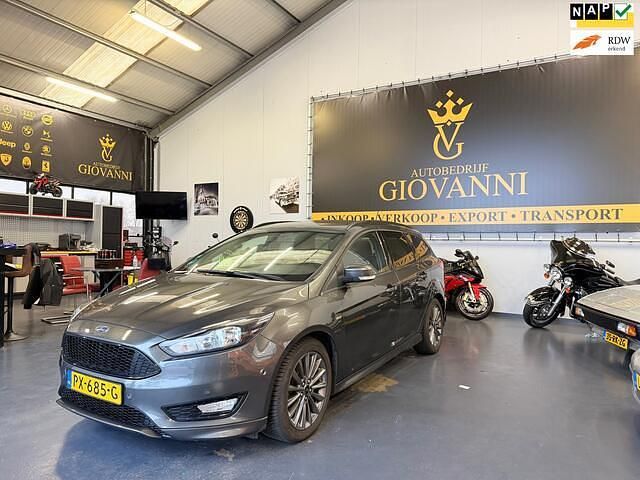 Grijs Occasion 2017 Ford Focus ST-Line Stationwagen | € 7.750 (Eerlijke prijs) - Afbeelding 1/4