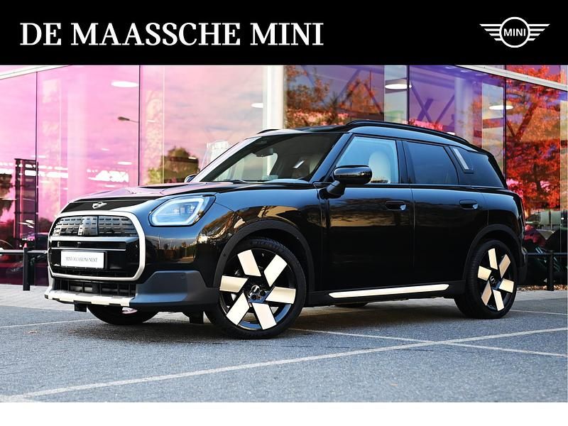 Zwart Gebruikt 2024 Mini Countryman Favoured SUV | € 42.950 (Iets duurder) - Afbeelding 1/4