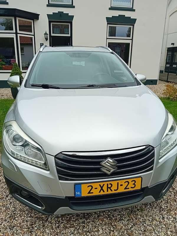 Zilver Gebruikt 2014 Suzuki SX4 S-Cross SUV | € 9.500 (Iets duurder) - Afbeelding 1/4