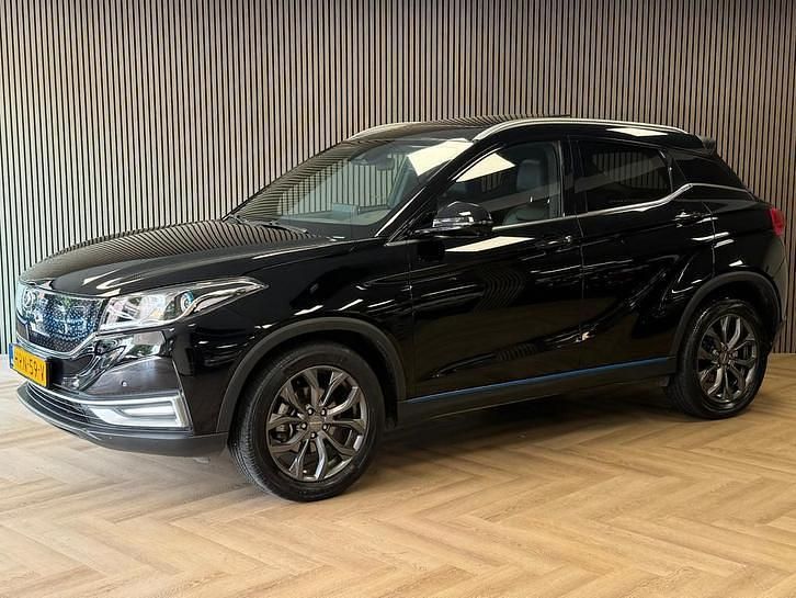 Zwart Occasion 2022 Seres 3 SUV | € 15.995 - Afbeelding 1/4