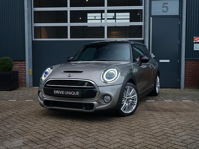 Zilver Occasion 2019 Mini Cooper S Chili Hatchback | € 25.900 (Goede deal) - Afbeelding 1/4