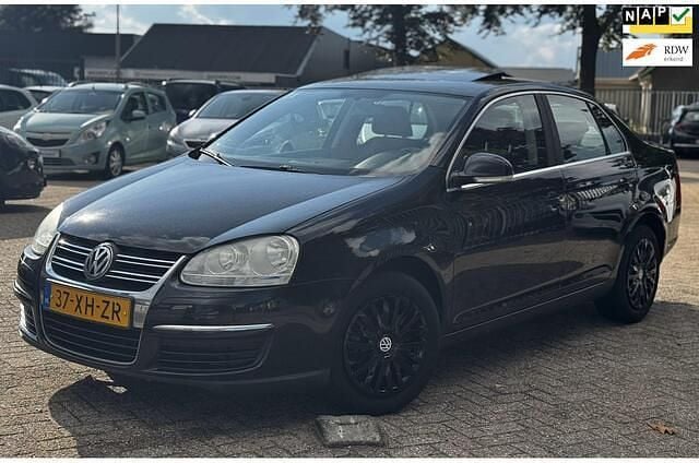 Zwart Gebruikt 2007 VW Jetta Comfortline Sedan | € 2.999 (Eerlijke prijs) - Afbeelding 1/4