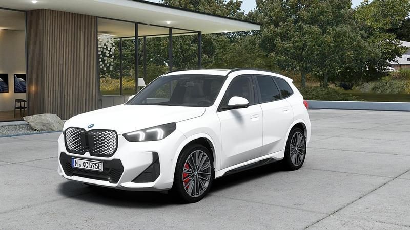Wit Nieuw 2025 BMW iX1 M Sport SUV | € 65.068 (Iets duurder) - Afbeelding 1/4