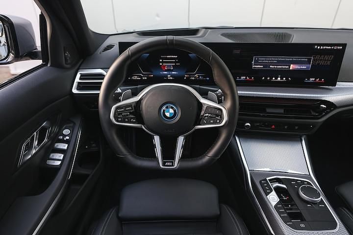 Occasion BMW 330e Executive 292 PK (214 kW) 2025 Grijs Stationwagen