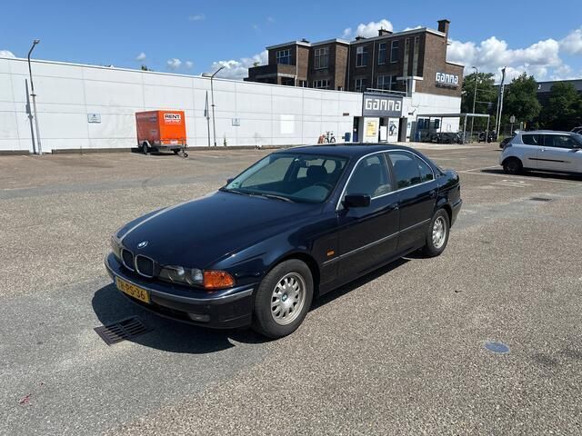 Blauw Gebruikt 1998 BMW 523 Sedan | € 2.450 (Super prijs) - Afbeelding 1/4