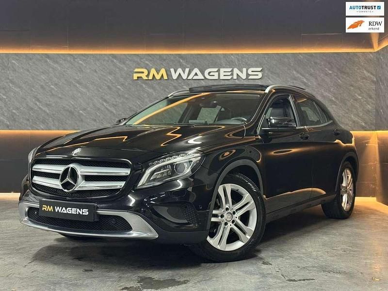 Zwart Occasion 2016 Mercedes GLA200 Prestige SUV | € 15.450 (Goede deal) - Afbeelding 1/4