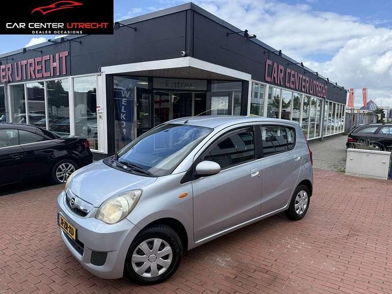 Grijs, metallic lak Gebruikt 2008 Daihatsu Cuore Hatchback | € 2.750 (Duur) - Afbeelding 1/4