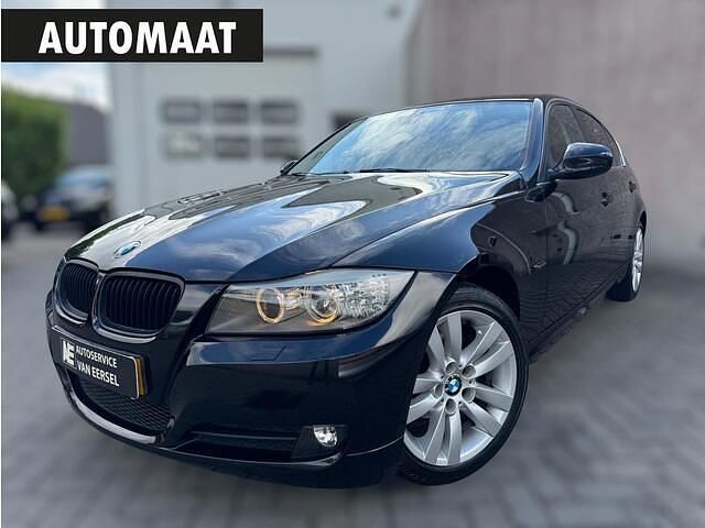 Zwart Gebruikt 2011 BMW 318 Luxury Line Sedan | € 9.950 (Iets duurder) - Afbeelding 1/4