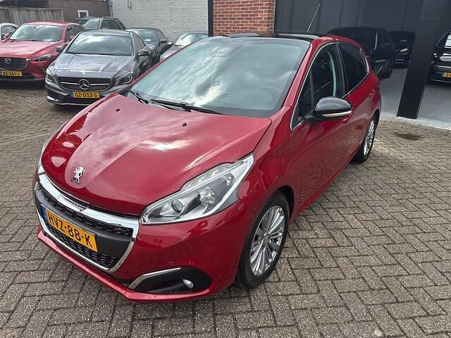 Occasion Peugeot 208 GT-line 110 PK (80 kW) 2017 Rood Hatchback