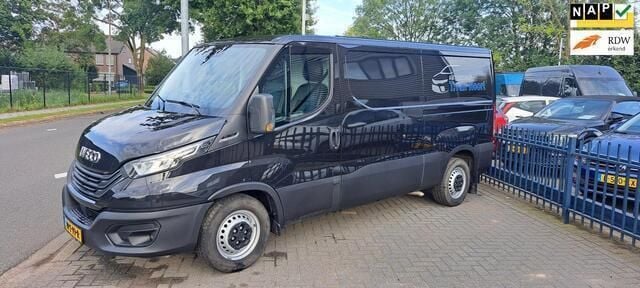 Zwart Gebruikt 2022 Iveco Daily Sedan | € 35.500 - Afbeelding 1/4
