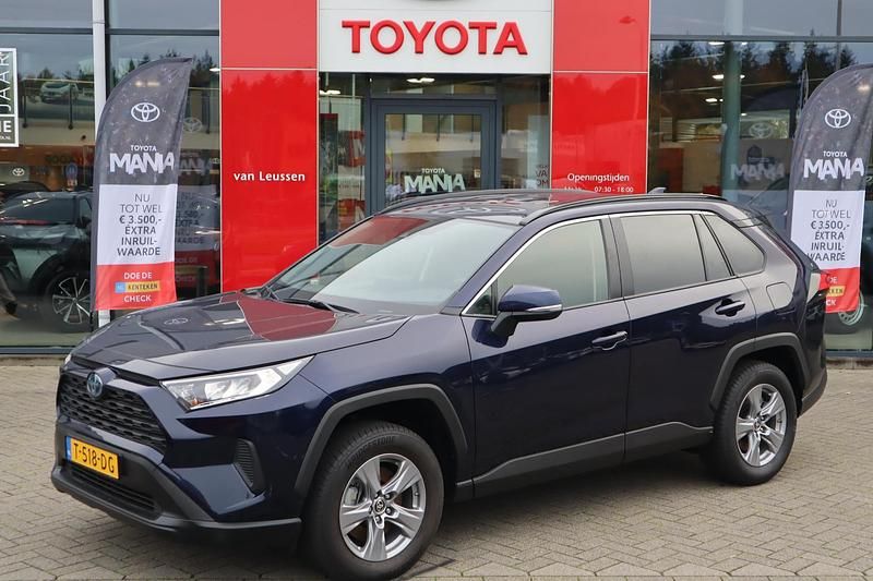Blauw Occasion 2023 Toyota RAV4 Hybrid SUV | € 35.400 (Super prijs) - Afbeelding 1/4
