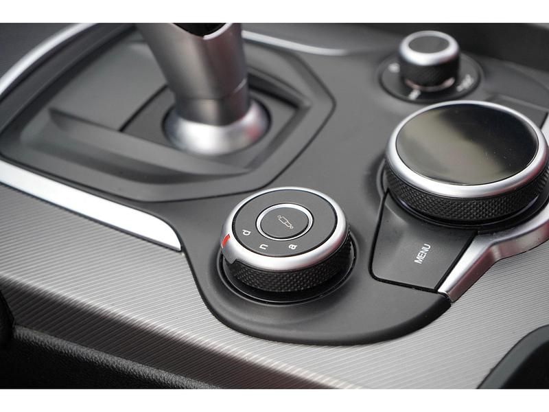 Occasion Alfa Romeo Giulia Veloce 281 PK (206 kW) 2018 Zwart (metallic) Sedan