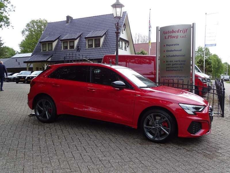 Rood Gebruikt 2021 Audi A3 Sportback e-tron S-Line Sedan | € 37.950 - Afbeelding 1/4